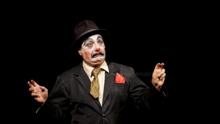 नथिंग लाइक लियर: विनय पाठक किंग लियर के रूपांतरण में जोकर बनाते हैं