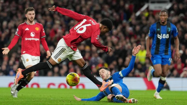 प्रीमियर लीग के रोमांचक मुकाबले में मैनचेस्टर यूनाइटेड और बोर्नमाउथ का मैच 4-4 से ड्रा रहा