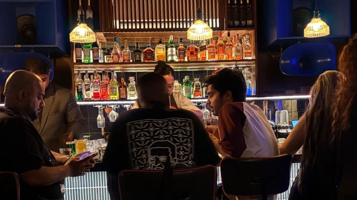 बांद्रा में इदोरू एक नई तरह की मुंबई बार संस्कृति में संगीत, भोजन और पेय का मिश्रण करता है
