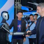 माइक्रोसॉफ्ट एआई सीईओ ने इस पीढ़ी के शीर्ष उद्यमियों में से एक के रूप में सैम ऑल्टमैन की प्रशंसा की, एलोन मस्क को बुलडोज़ कहा