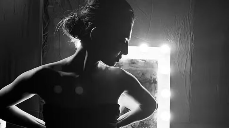 मैं कौन हूँ? प्रसिद्ध भारतीय अभिनेत्री, एक ओटीटी दिग्गज ने खुलासा किया कि उन्हें एक दक्षिण भारतीय फिल्म के लिए अपनी छाती और बट को पैड-अप करने के लिए कहा गया था