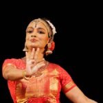 यामिनी रेड्डी के कुचिपुड़ी प्रोडक्शन में सूर्य के जन्म और जीवन के अंतर्संबंध को दर्शाया गया है