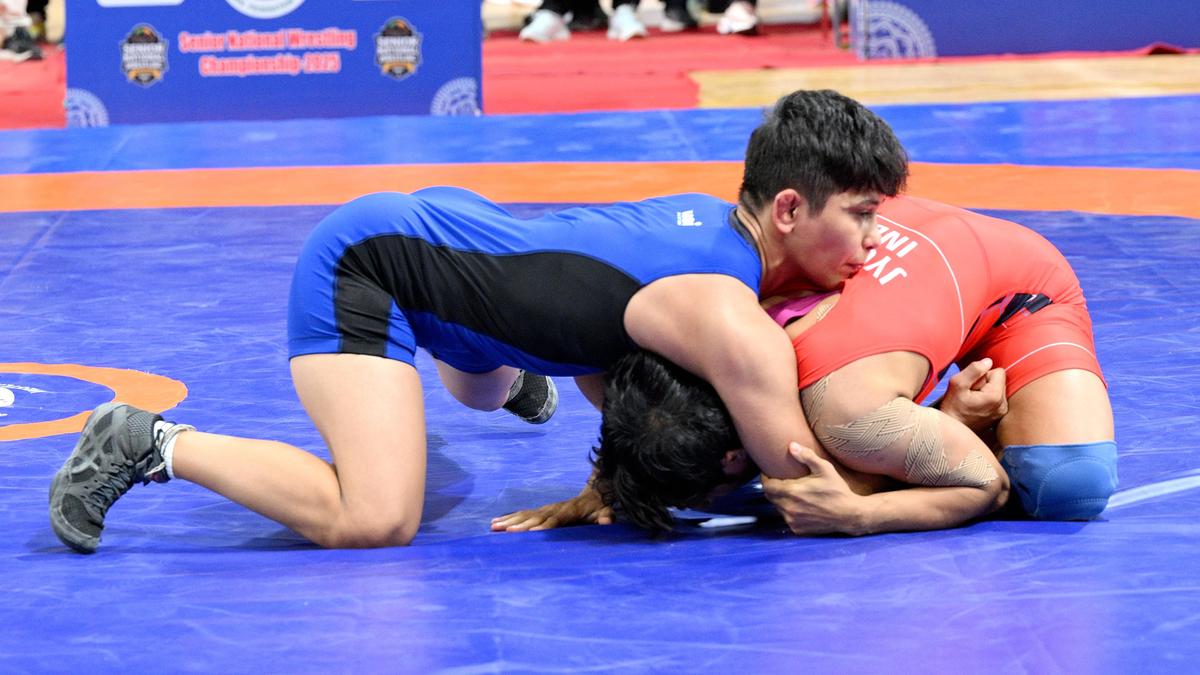 राष्ट्रीय कुश्ती | अंतिम, मनीषा और निशा को स्वर्ण