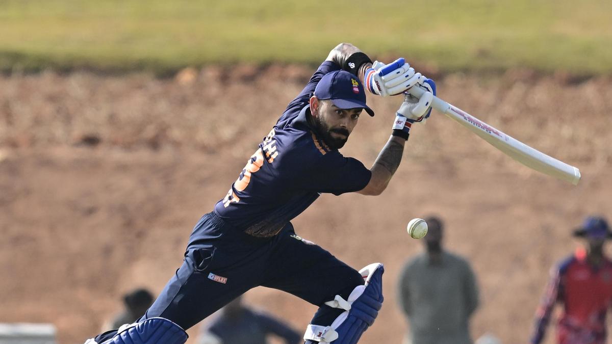 विजय हजारे ट्रॉफी | उस्ताद कोहली ने जड़ा एक और शतक, शानदार अंदाज में मनाया बेंगलुरू घर वापसी का जश्न