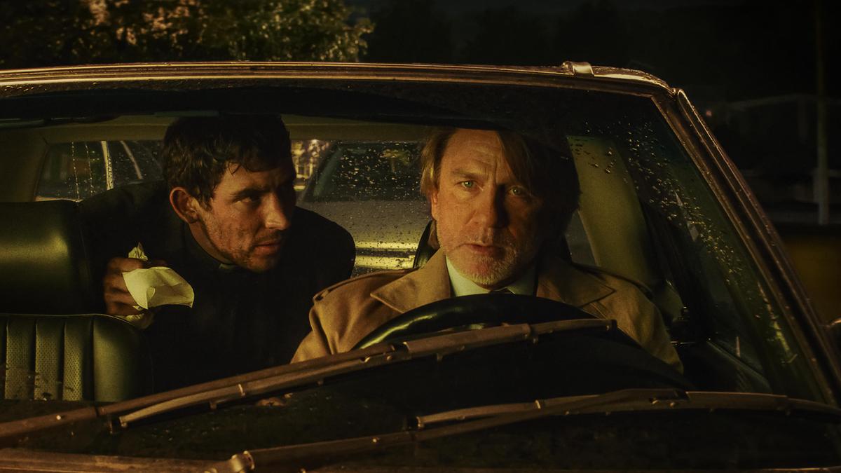 ‘वेक अप डेड मैन’ फिल्म समीक्षा: डैनियल क्रेग ने रियान जॉनसन की शानदार नाइव्स आउट व्होडुनिट की अध्यक्षता की