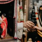 सामंथा रुथ प्रभु ने पारंपरिक लाल साड़ी में लिंगा भैरवी मंदिर में फैमिली मैन निर्देशक राज निदिमोरु से शादी की, दूल्हा और दुल्हन की पहली तस्वीरें देखें