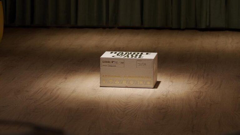 सावधानी से संभालें: थिएटर शो जहां दर्शक प्रदर्शन करते हैं