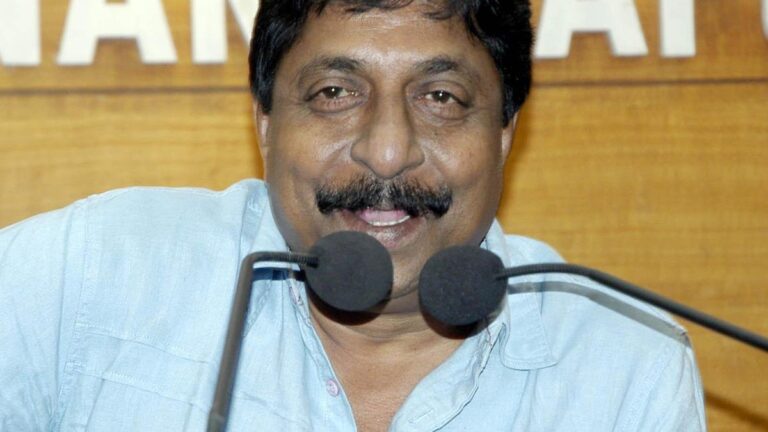 'हमने एक मजबूत बंधन साझा किया': फिल्म निर्माता सत्यन अंतिकाड ने अपने लंबे समय के दोस्त और सहयोगी श्रीनिवासन को याद किया