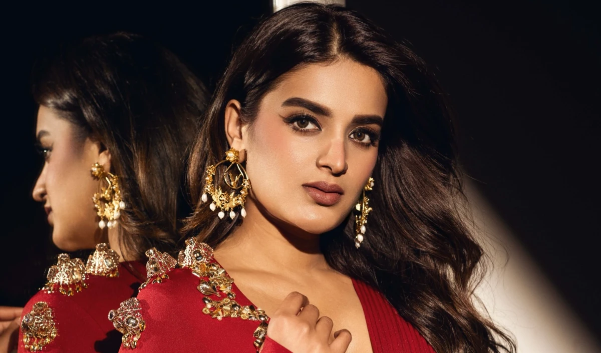 हैदराबाद में ‘द राजा साब’ के सॉन्ग लॉन्च पर बेकाबू भीड़ से घिरीं एक्ट्रेस निधि अग्रवाल की सुरक्षा पर सवाल.