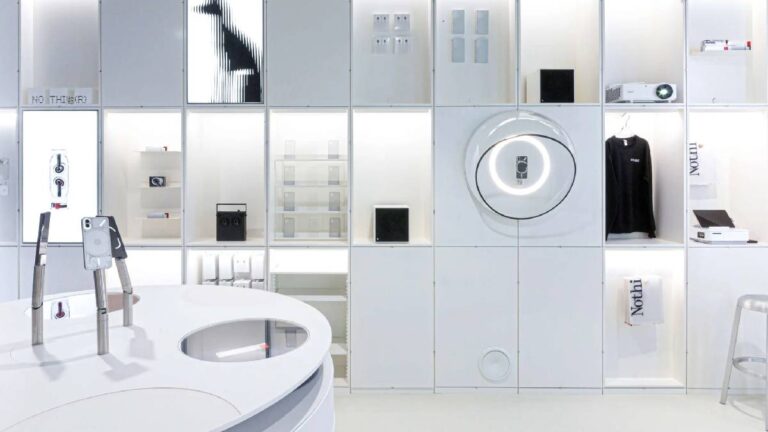 14 फरवरी को बेंगलुरु में खुलने वाले पहले फ्लैगशिप स्टोर की कोई पुष्टि नहीं करता है