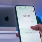 Google का नया AI 'मी मेम' फीचर आपको अपनी तस्वीरों को वायरल मीम्स में बदलने की सुविधा देता है