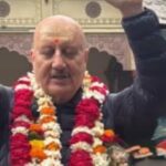 अनुपम खेर ने वाराणसी का दौरा किया, संकट मोचन और काशी विश्वनाथ मंदिर में पूजा-अर्चना की