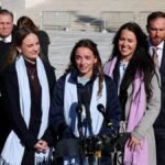 अमेरिकी सुप्रीम कोर्ट के रूढ़िवादी ट्रांसजेंडर खेलों पर प्रतिबंध लगाने की अनुमति देने की ओर झुके हुए हैं