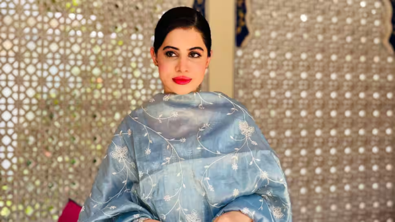 उओरफ़ी जावेद ने इस्लाम से निकाले जाने के दावों को ख़ारिज करते हुए कहा कि वह नास्तिक हैं और किसी भी धर्म का पालन नहीं करती हैं