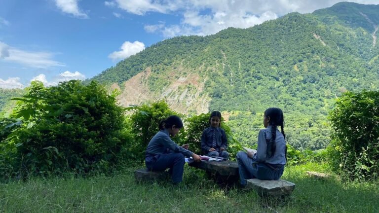 उत्तराखंड का यह 'उल्टा पुल्टा' स्कूल ग्रामीण शिक्षा पर पुनर्विचार कर रहा है