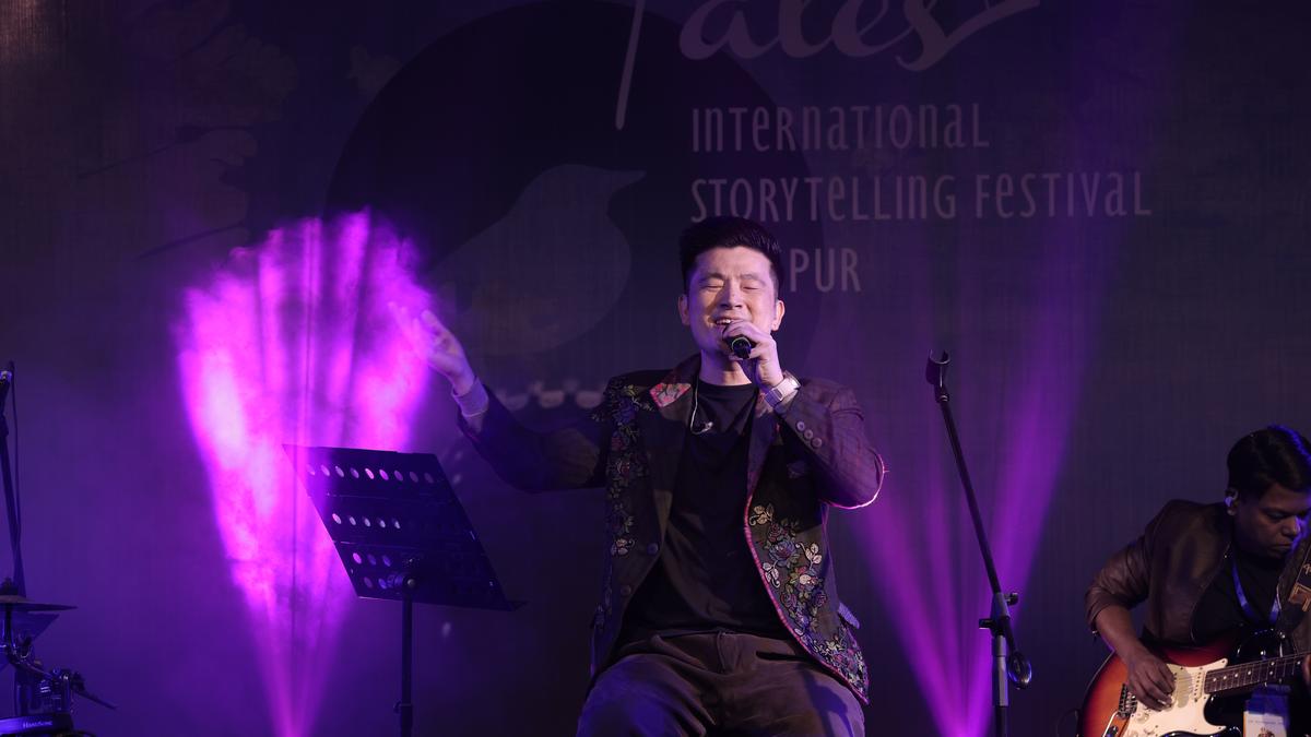 उदयपुर में, कहानीकार और श्रोता बोले गए शब्द की शक्ति को पुनः प्राप्त करने के लिए एक साथ आते हैं