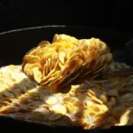 केरल के प्रतिष्ठित केले के चिप्स: पर्यटकों के लिए अवश्य आज़माने योग्य खाद्य स्मारिका