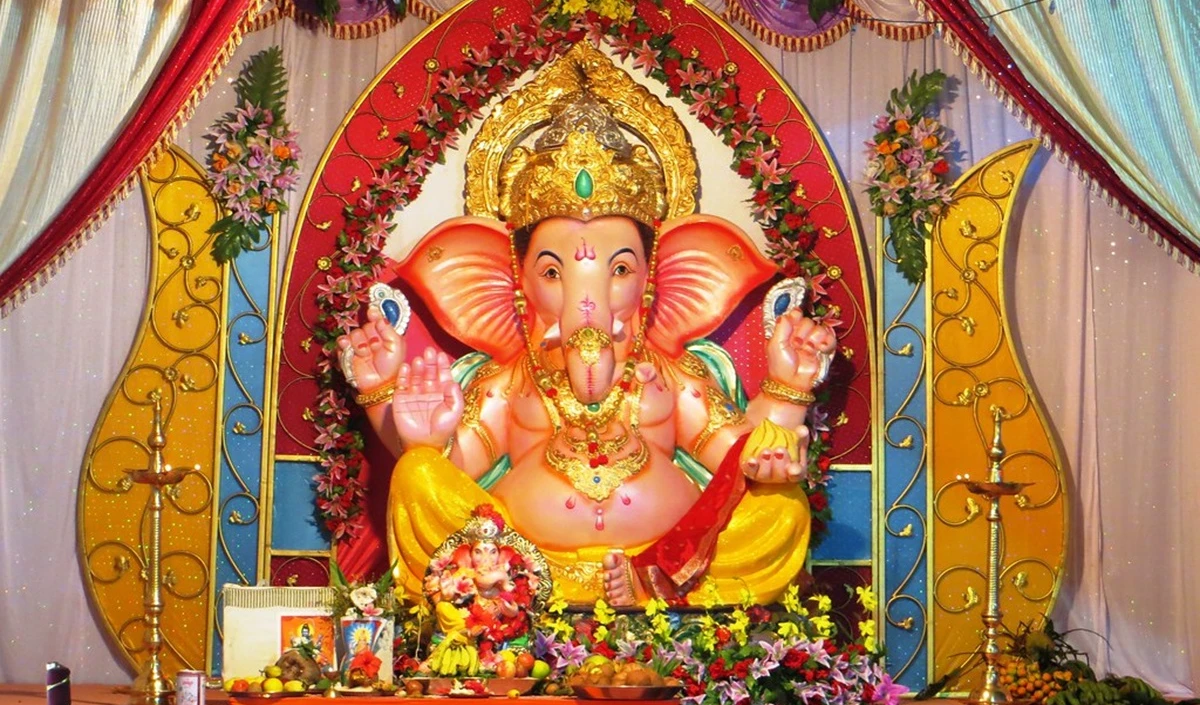 गणेश जी की आरती: गणेश जी की आरती के अद्भुत लाभ, हर मनोकामना होगी पूरी, बरसेगी विशेष कृपा।