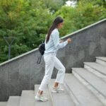 नेशनल टेक द सीढ़ियाँ दिवस: सीढ़ियाँ चढ़ना बनाम चलना, कौन अधिक कैलोरी जलाता है?