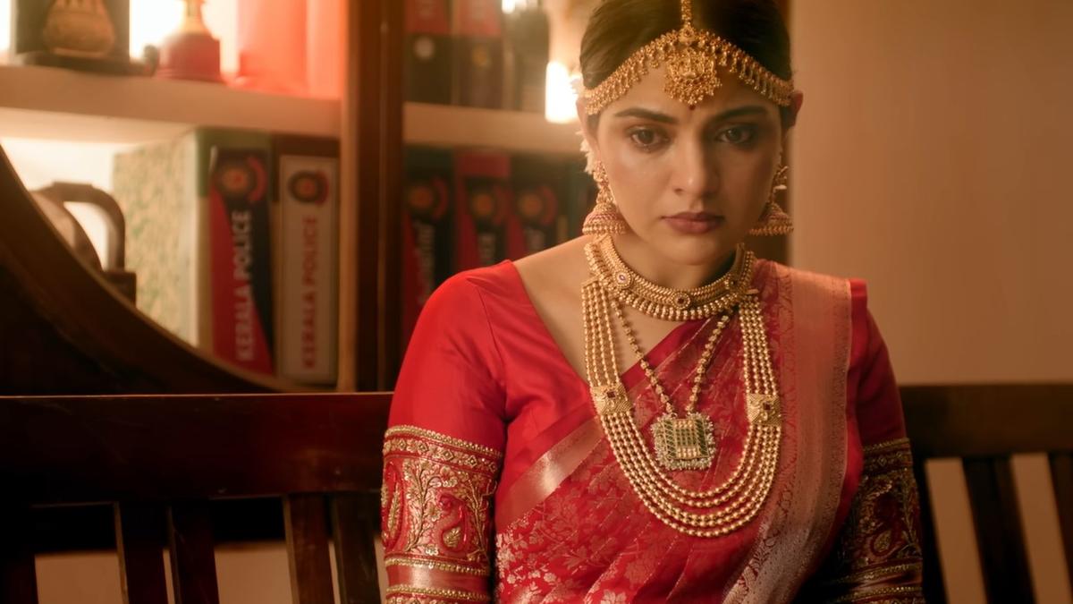 ‘पेन्नू केस’ फिल्म समीक्षा: एक औसत कॉन ड्रामा बिना किसी रोमांचक तत्व के