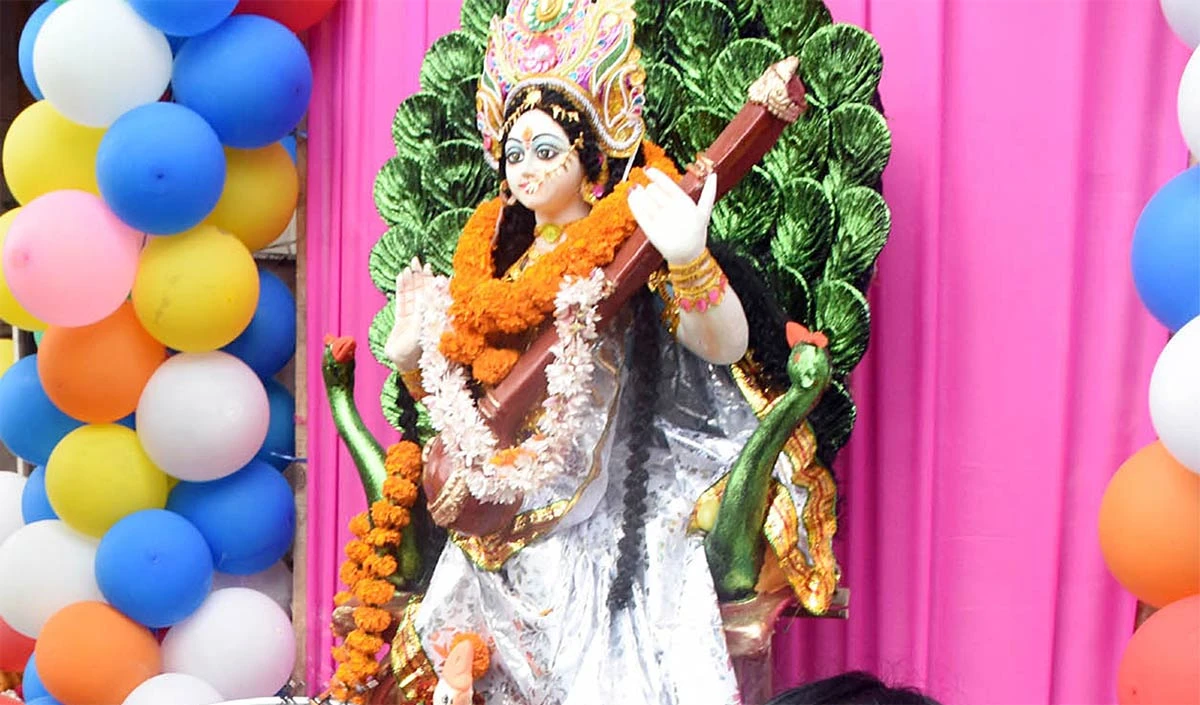 बसंत पंचमी 2026: बसंत पंचमी के दिन सरस्वती पूजा करने से साधक को ज्ञान की प्राप्ति होती है।