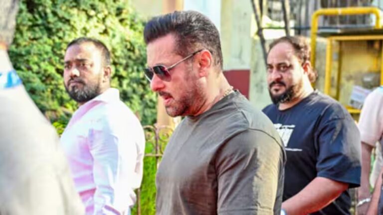 बीएमसी चुनाव 2026: बॉलीवुड सितारों ने किस पोलिंग बूथ पर डाला वोट?