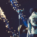 मैं कौन हूँ? रोडवेज टिकट चेकर का बेटा, दसवीं पास यह गायक 2,000 रुपये वेतन से लेकर बिक चुके संगीत कार्यक्रमों तक पहुंचा