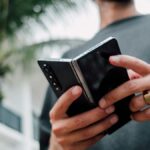 मोटोरोला ने सीईएस 2026 में नए सिग्नेचर एरा के साथ पहली बुक-स्टाइल फोल्डेबल का संकेत दिया है