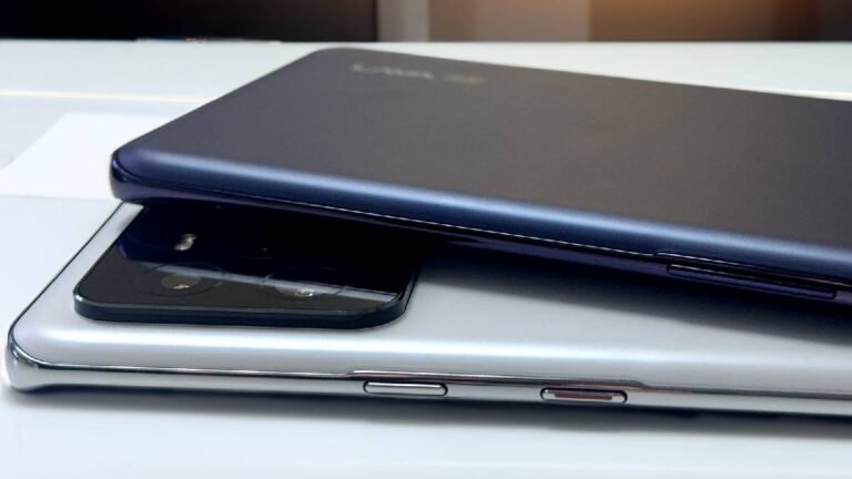 यह डुअल-डिस्प्ले फोन अब 15,999 रुपये में उपलब्ध है: इसे कहां से प्राप्त करें