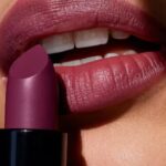 यहां दिन और रात के लिए परफेक्ट लिपस्टिक शेड्स की गाइड दी गई है