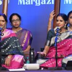 रंजनी और गायत्री का संगीत कार्यक्रम योजना और टीम वर्क का पाठ पढ़ाता है