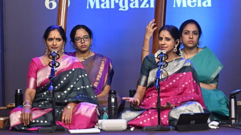 रंजनी और गायत्री का संगीत कार्यक्रम योजना और टीम वर्क का पाठ पढ़ाता है