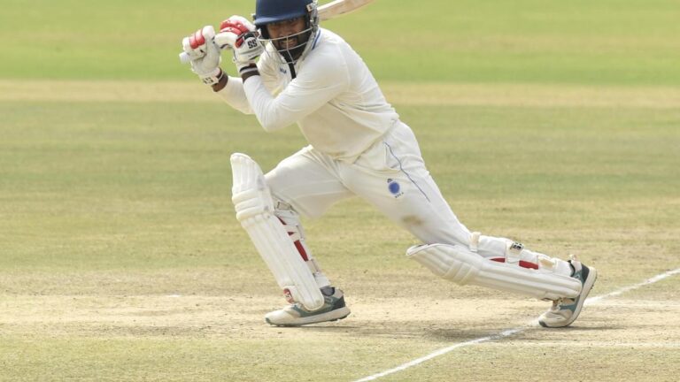 रणजी ट्रॉफी: हिमांशु ने दिखाई राह, एमपी ने कर्नाटक को हराया