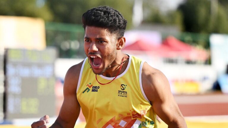 राष्ट्रीय रिकॉर्ड धारक पोल वाल्टर कोच को रेलवे ने किट के साथ यात्रा करने के लिए भुगतान करने के लिए मजबूर किया