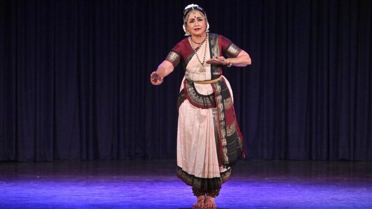 रोजा कन्नन अपने नए काम में मंदिर की यात्रा पर जाती हैं