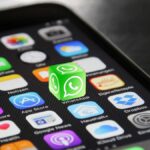 व्हाट्सएप iOS उपकरणों के लिए प्रोफाइल कवर फोटो पर काम कर रहा है: यह कैसे काम करेगा?