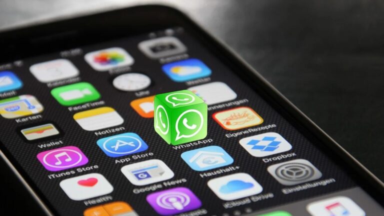 व्हाट्सएप iOS उपकरणों के लिए प्रोफाइल कवर फोटो पर काम कर रहा है: यह कैसे काम करेगा?