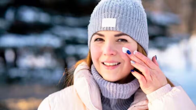 सर्दियों में त्वचा की देखभाल से जुड़ी 5 गलतियाँ जो लोग करते हैं और आप उन्हें कैसे ठीक कर सकते हैं