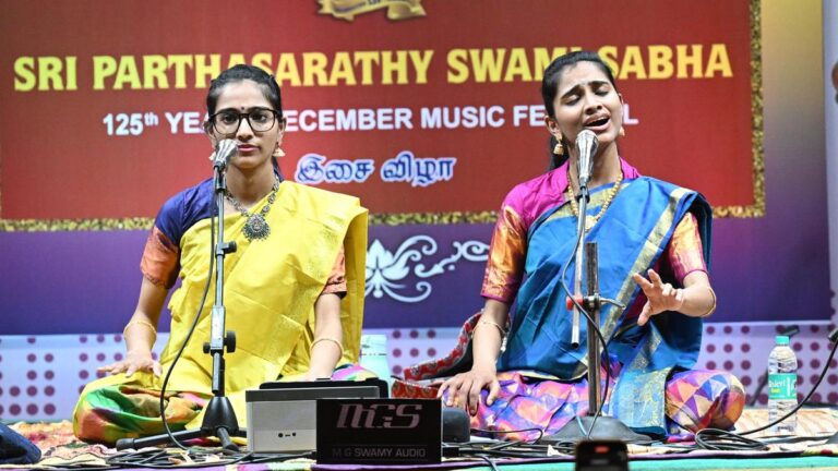 साई किरण और साई निवेदिता ने अपने गायन तालमेल और अच्छी तरह से चुने गए प्रदर्शनों से प्रभावित किया