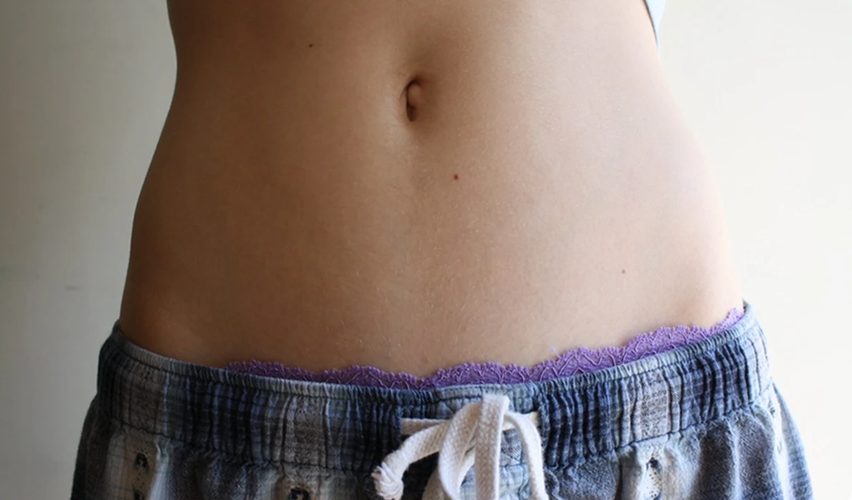 हेल्थ टिप्स: शरीर का ‘केंद्र बिंदु’ है नाभि, तेल लगाने का ये प्राचीन रहस्य देगा अद्भुत स्वास्थ्य लाभ