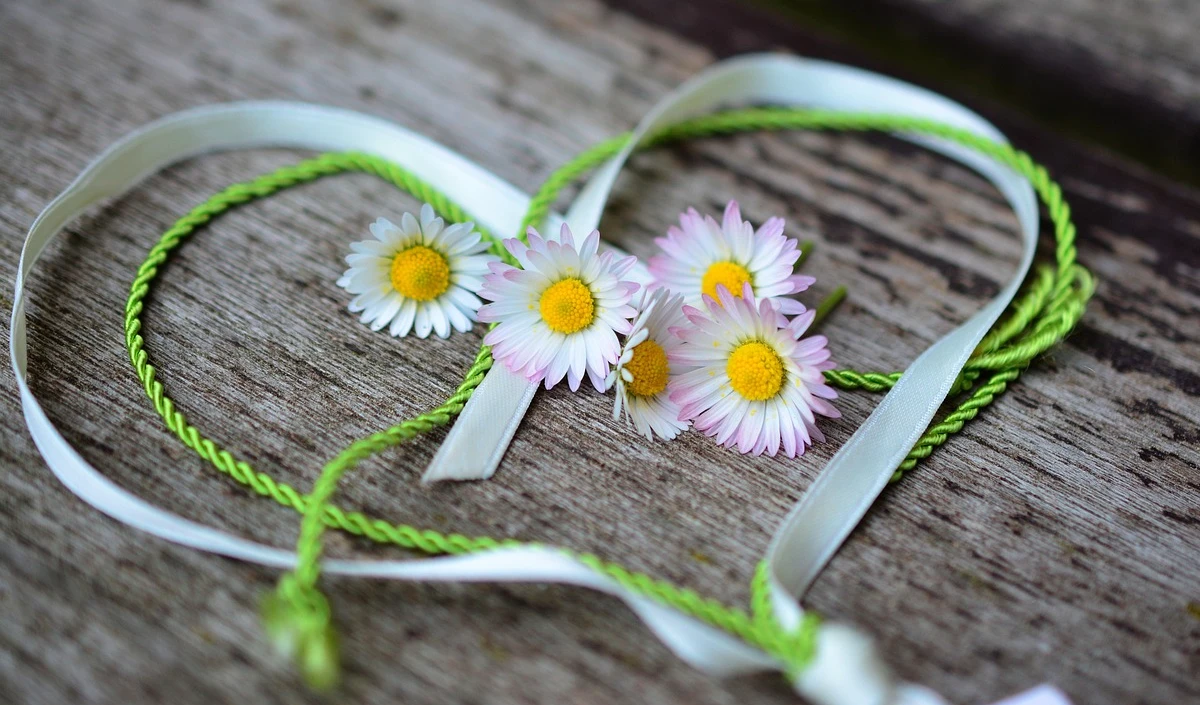 21 फरवरी 2026 का प्रेम राशिफल | चंद्रमा का मेष राशि में प्रवेश, इन 5 राशियों के जीवन में होगी प्यार की बारिश!