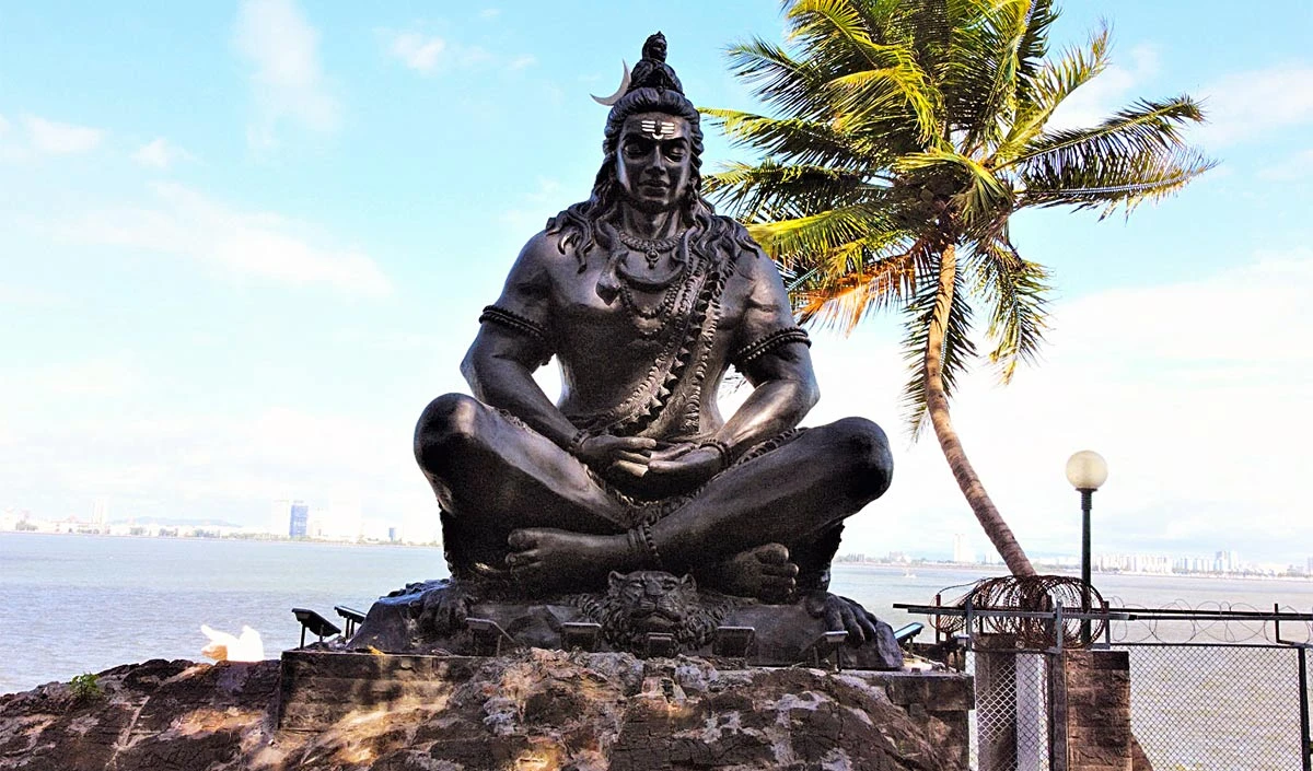 Mahashivratri 2026: महाशिवरात्रि पर शिव की पूजा करने से सभी भय दूर हो जाते हैं।