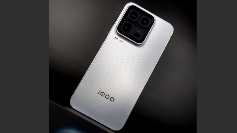 iQOO 15 Ultra भारत में लॉन्च नहीं हो सकता; लीक से एक अलग मॉडल का संकेत मिलता है
