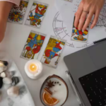 आज 5 फरवरी के लिए टैरो कार्ड रीडिंग राशिफल: अपनी आंतरिक आवाज पर भरोसा करें और विकास के अवसर को अनलॉक करें, राशि चक्र