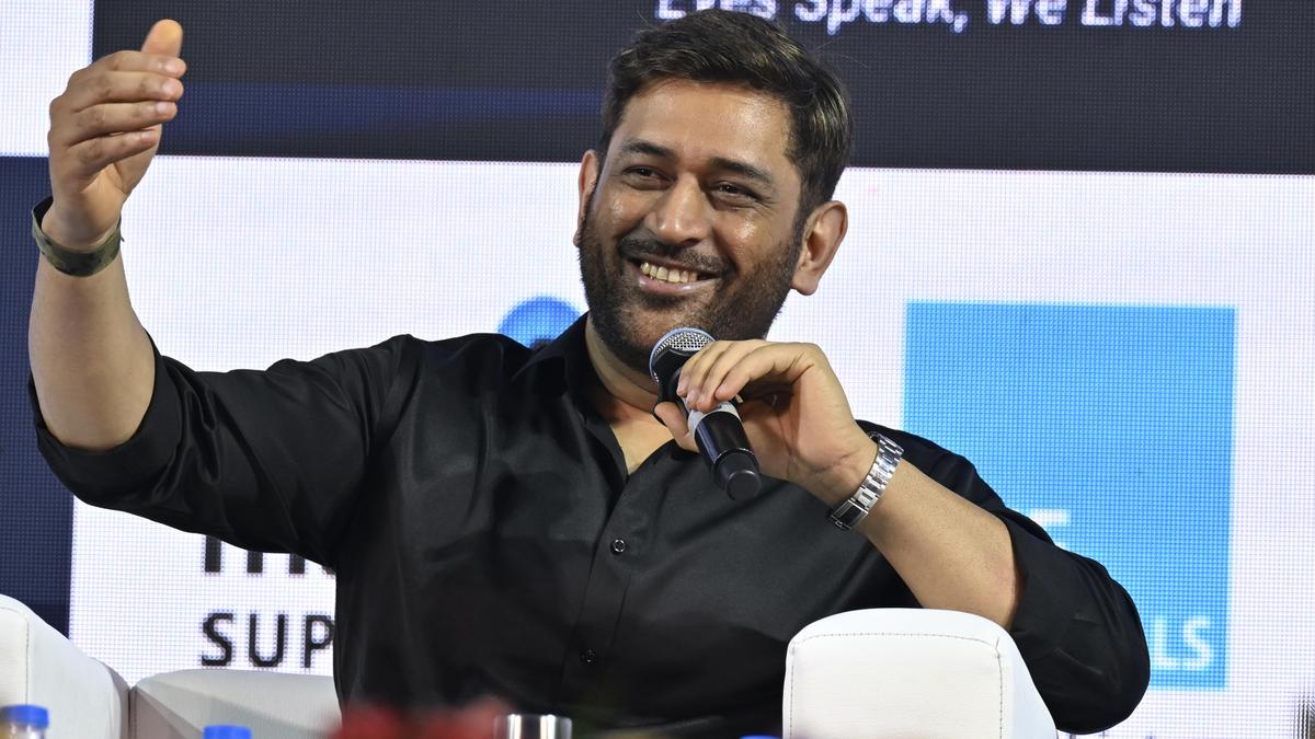 एमएस धोनी ने क्रिकेट कमेंट्री को बताया ‘बहुत कठिन’