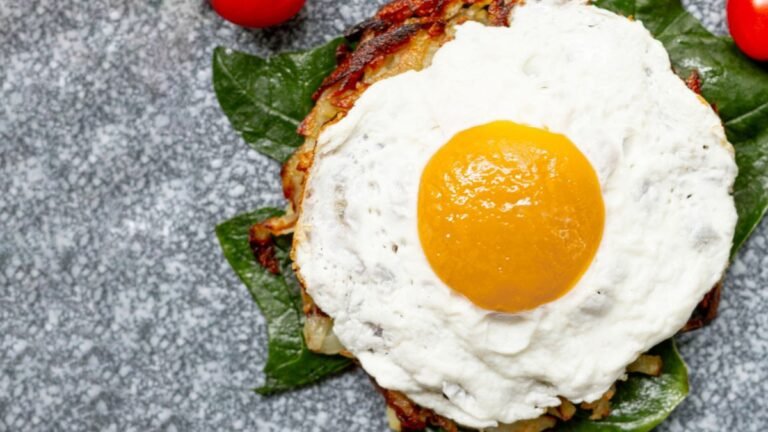 क्या अंडे की जर्दी आपके स्वास्थ्य के लिए हानिकारक है? दिल्ली स्थित हृदय रोग विशेषज्ञ कोलेस्ट्रॉल पर ताजा जानकारी प्रदान करते हैं