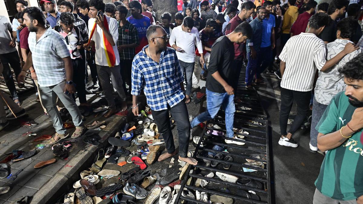 क्रिकेट जारी है, लेकिन अभी तक कोई जवाबदेही नहीं है।'