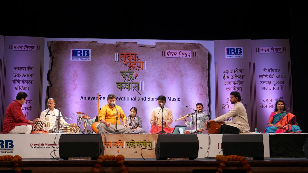 गायक भुवनेश कोमकली और जयतीर्थ मेवुंडी ने भक्ति के दो प्रक्षेपपथों की खोज की: सगुण और निर्गुण