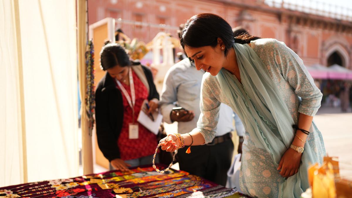 गौरवी कुमारी का पीडीकेएफ कलेक्टिव महल को मंच के रूप में स्थापित करता है