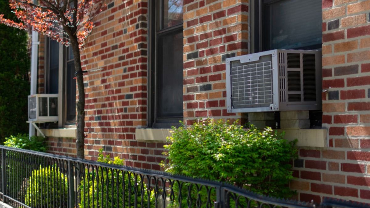 सावधान! भीषण गर्मी में पुराने AC को सीधे चालू करना हो सकता है ‘खतरनाक’, ये 5 बड़ी गलतियां खाली कर देंगी आपकी जेब